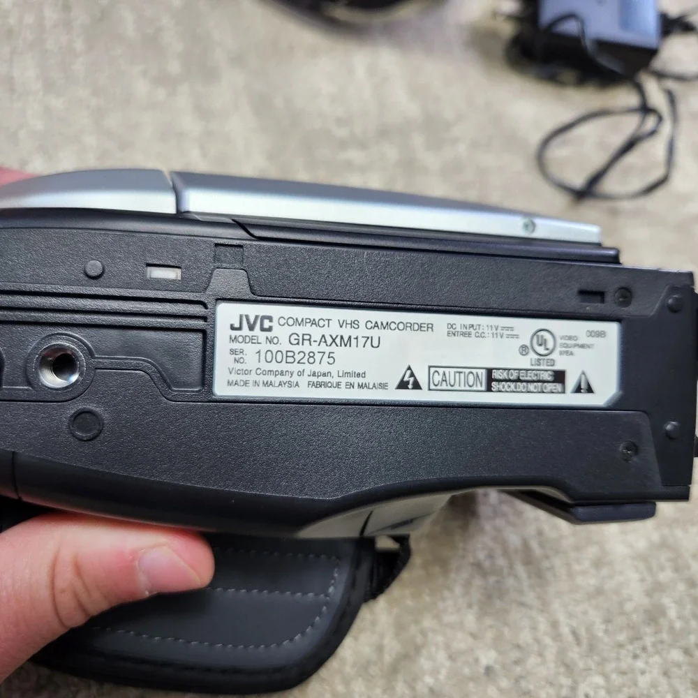 JVC GR-AXM17U Compact VHS Camcorder Video Camera TESTED With Bag